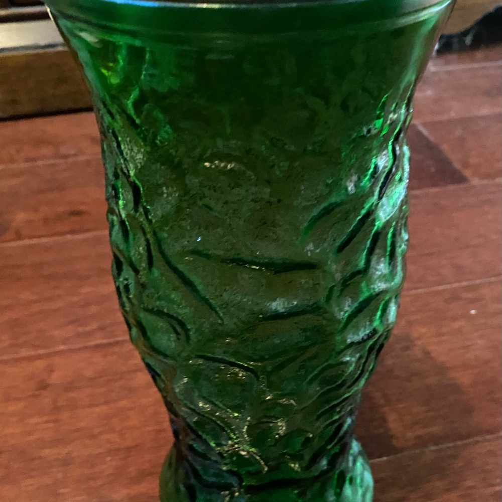 Hoosier Green Textured Glass 🌹 Vase